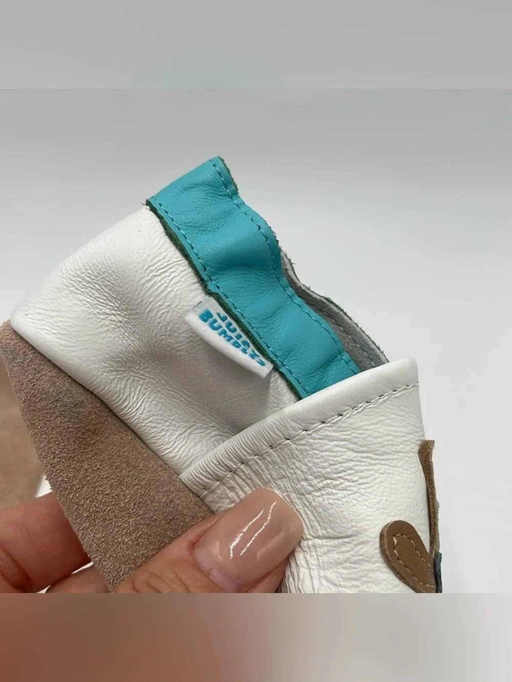 Soft Leather Juicy Bumbles Baby Sleepers White with Turquoise Band & Bear Design